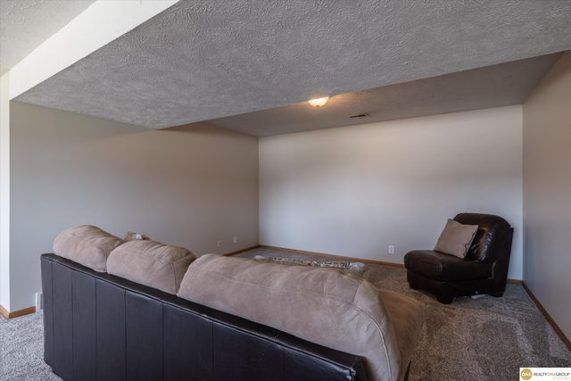 1702 Savannah Drive, Papillion, NE 68133