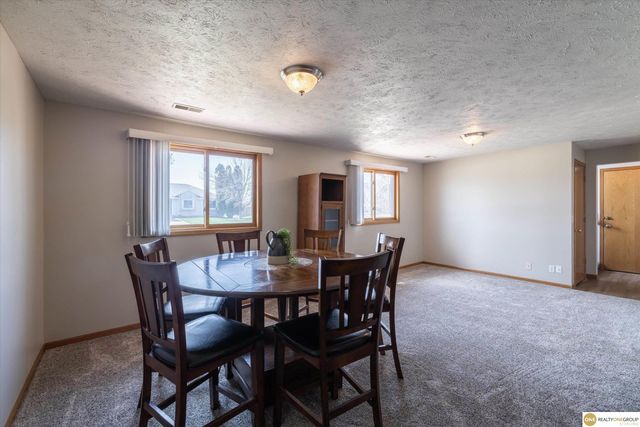 1702 Savannah Drive, Papillion, NE 68133