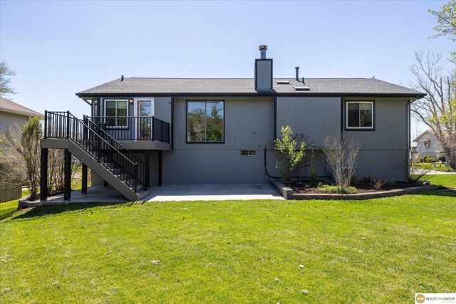 1702 Savannah Drive, Papillion, NE 68133