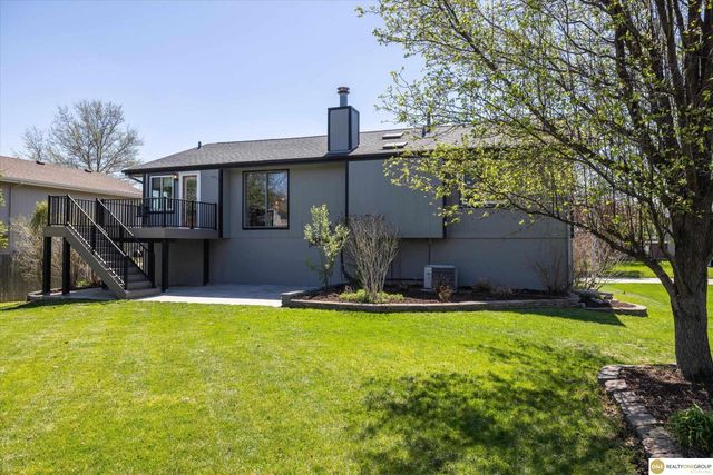 1702 Savannah Drive, Papillion, NE 68133