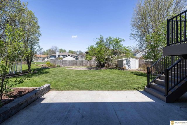 1702 Savannah Drive, Papillion, NE 68133