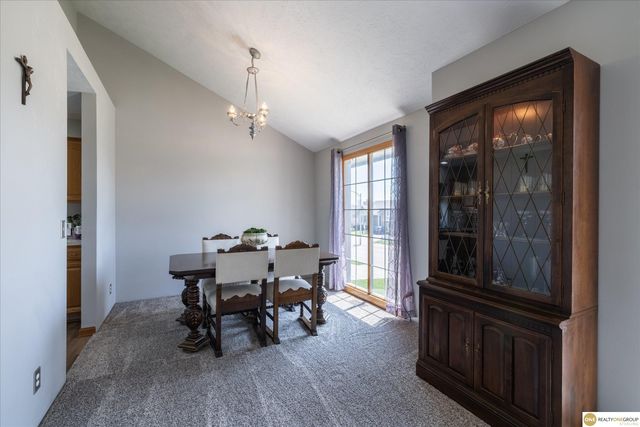 1702 Savannah Drive, Papillion, NE 68133