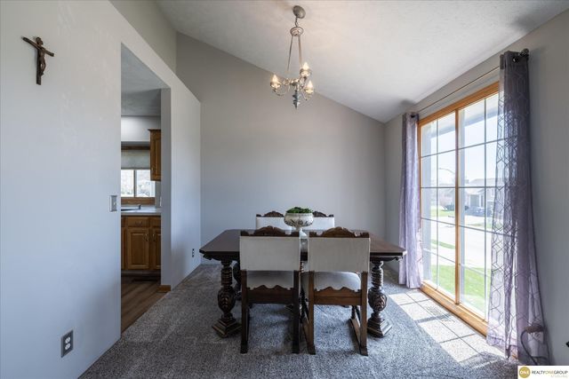 1702 Savannah Drive, Papillion, NE 68133