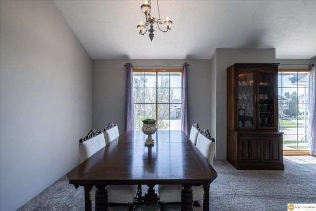 1702 Savannah Drive, Papillion, NE 68133