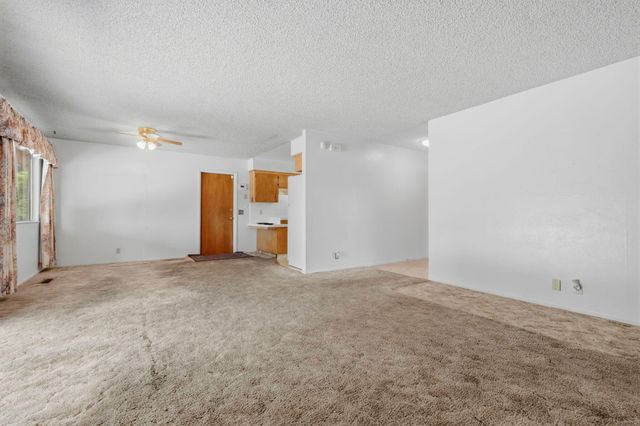 1522 E Bolinger Way, Dinuba, CA 93618