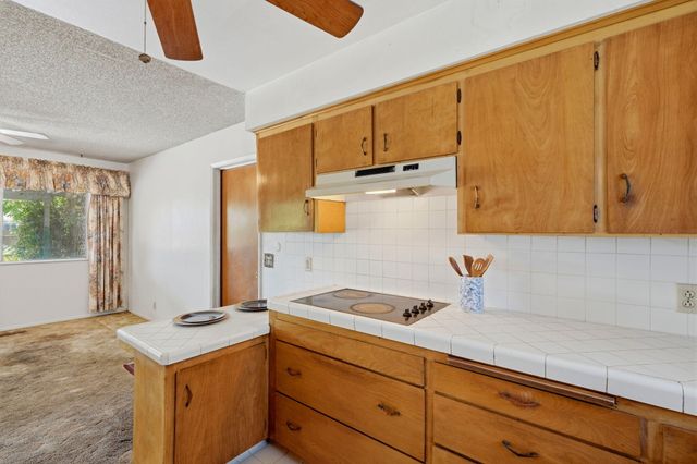 1522 E Bolinger Way, Dinuba, CA 93618