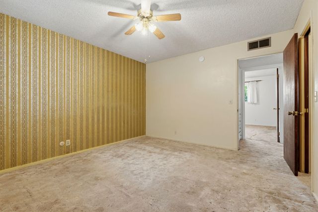 1522 E Bolinger Way, Dinuba, CA 93618
