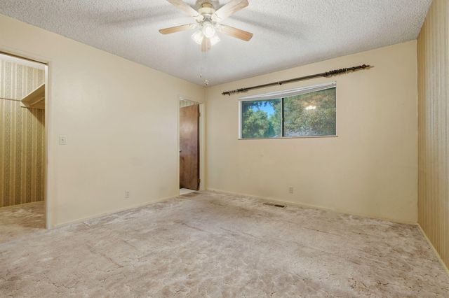 1522 E Bolinger Way, Dinuba, CA 93618