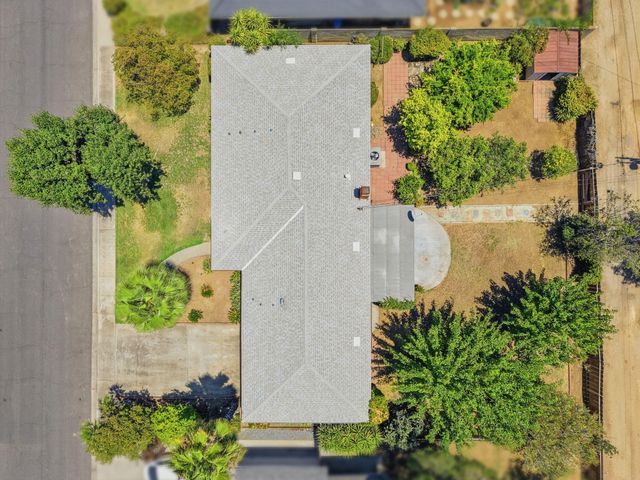 1522 E Bolinger Way, Dinuba, CA 93618