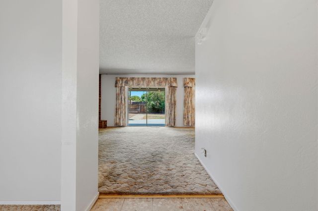 1522 E Bolinger Way, Dinuba, CA 93618