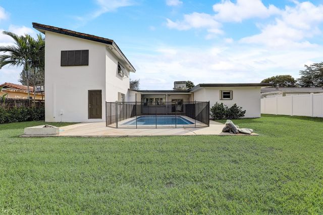 3900 N 45th Avenue, Hollywood, FL 33021