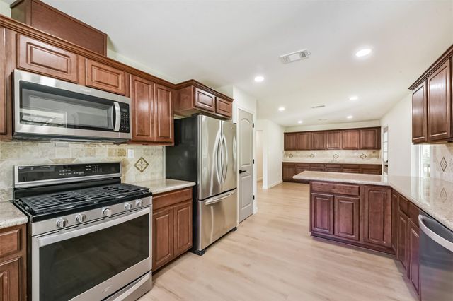 320 S Jamison Street, La Porte, TX 77571