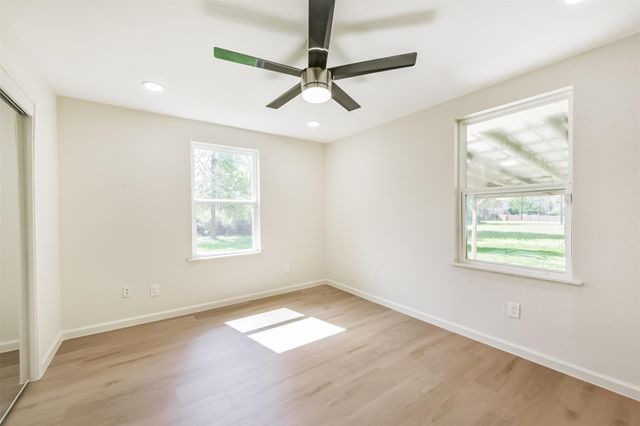 320 S Jamison Street, La Porte, TX 77571