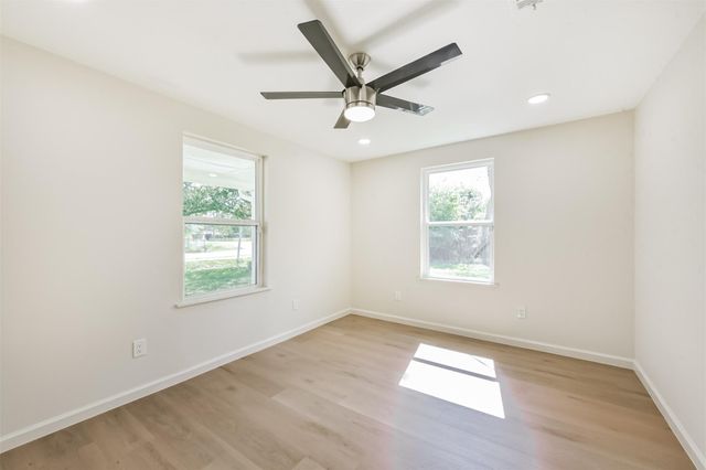 320 S Jamison Street, La Porte, TX 77571