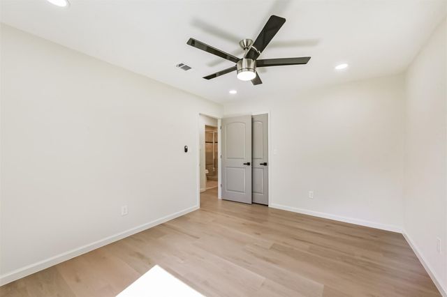 320 S Jamison Street, La Porte, TX 77571