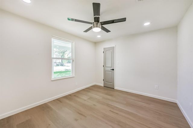 320 S Jamison Street, La Porte, TX 77571