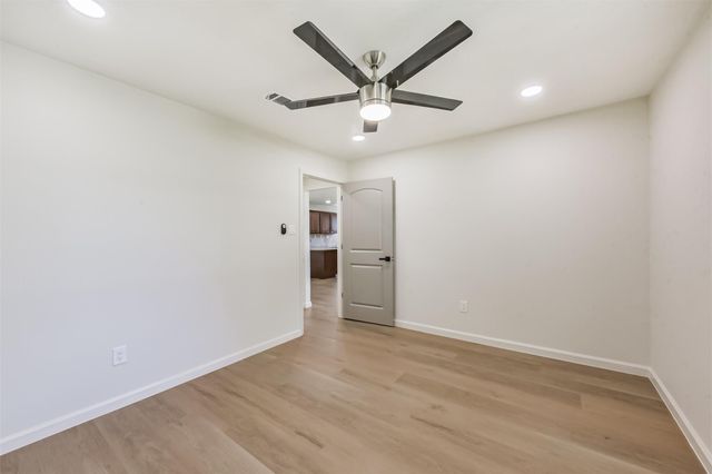 320 S Jamison Street, La Porte, TX 77571