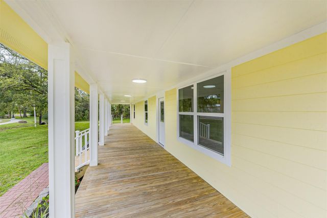 320 S Jamison Street, La Porte, TX 77571