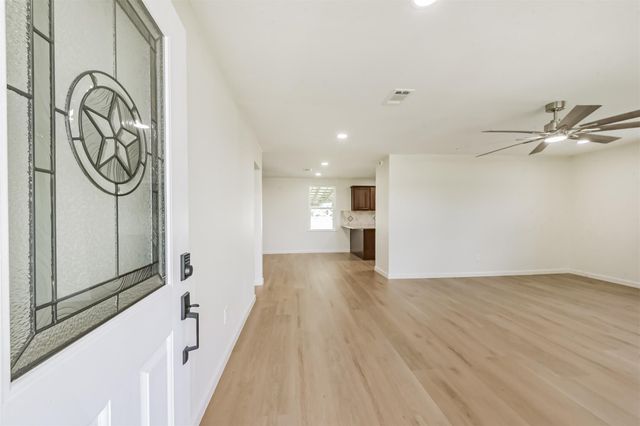 320 S Jamison Street, La Porte, TX 77571