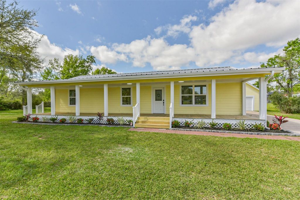 320 S Jamison Street, La Porte, TX 77571