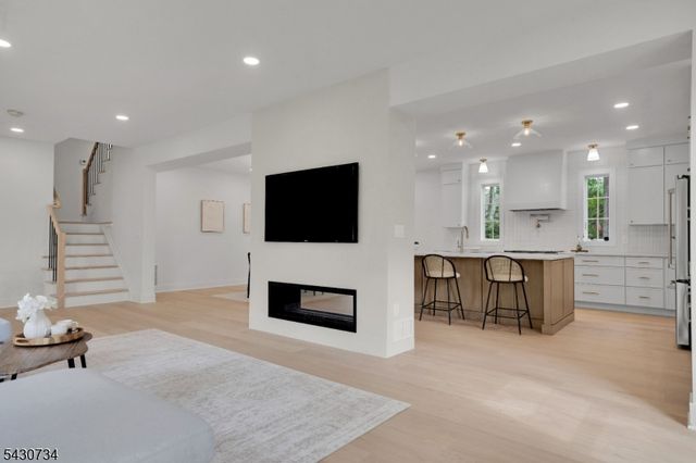 24 Etmore Pl, New Providence Boro, NJ 07974