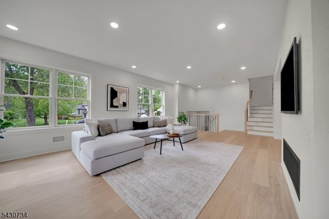 24 Etmore Pl, New Providence Boro, NJ 07974