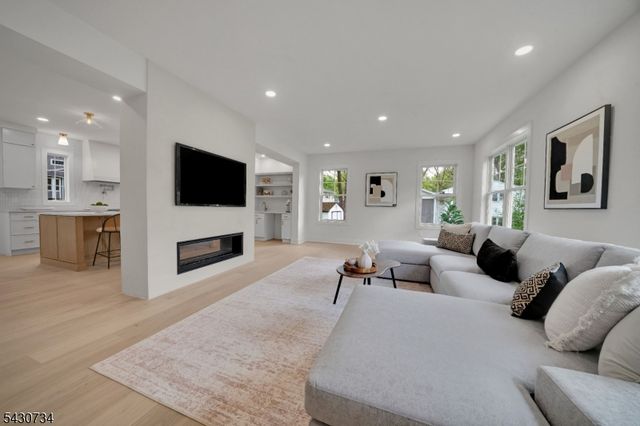 24 Etmore Pl, New Providence Boro, NJ 07974