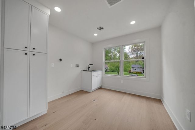 24 Etmore Pl, New Providence Boro, NJ 07974