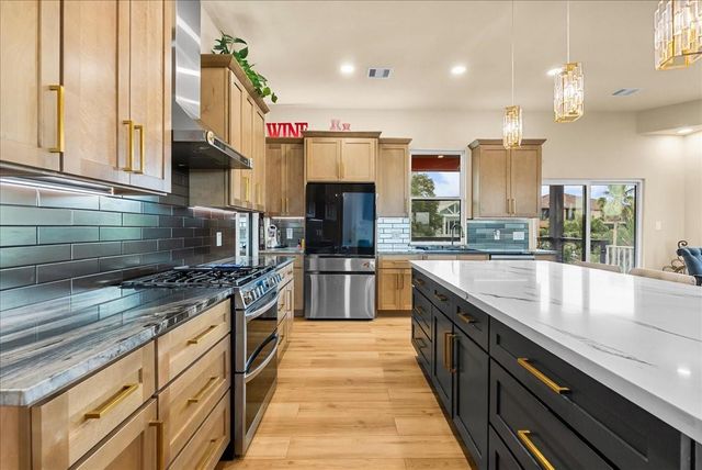 88 Bayou Lane, Kemah, TX 77565
