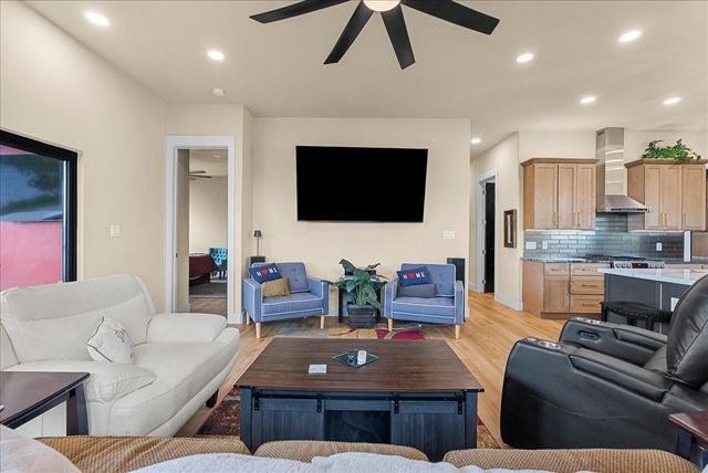 88 Bayou Lane, Kemah, TX 77565