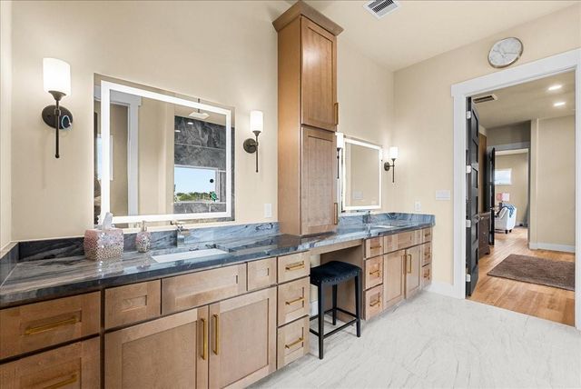88 Bayou Lane, Kemah, TX 77565