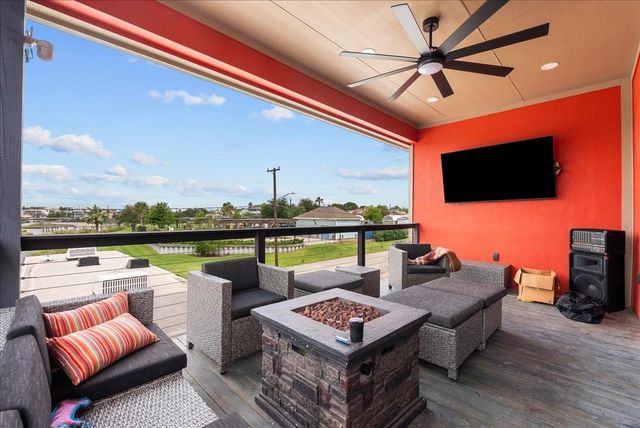 88 Bayou Lane, Kemah, TX 77565