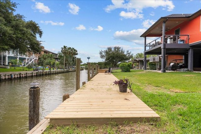 88 Bayou Lane, Kemah, TX 77565