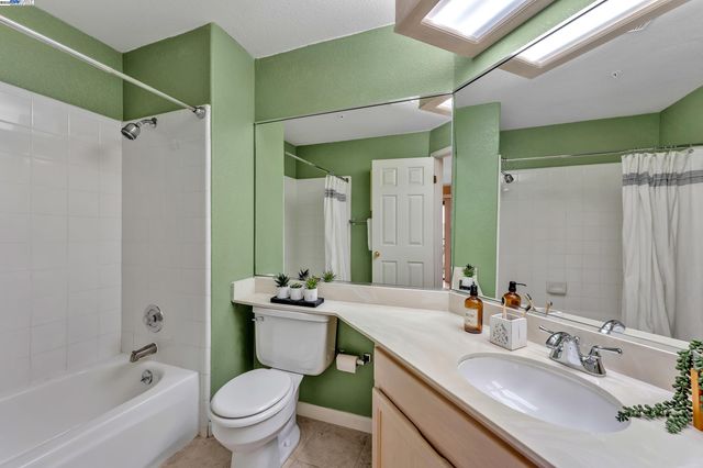 21239 Gary Dr 317D, Hayward, CA 94546
