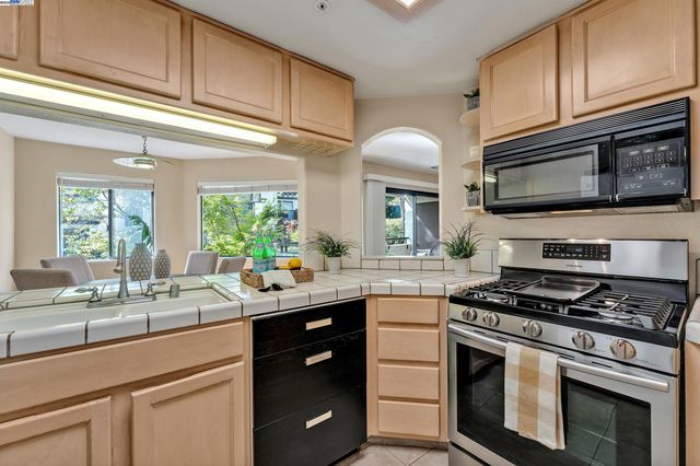 21239 Gary Dr 317D, Hayward, CA 94546