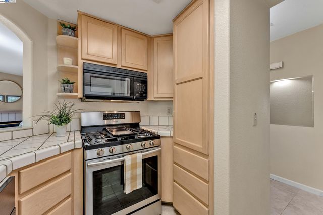 21239 Gary Dr 317D, Hayward, CA 94546