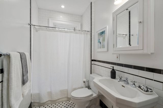 135 Beaconsfield Rd 1, Brookline, MA 02445