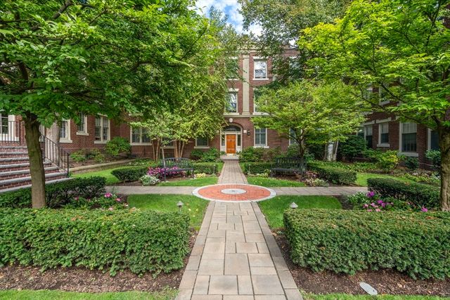 135 Beaconsfield Rd 1, Brookline, MA 02445