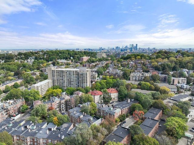 135 Beaconsfield Rd 1, Brookline, MA 02445