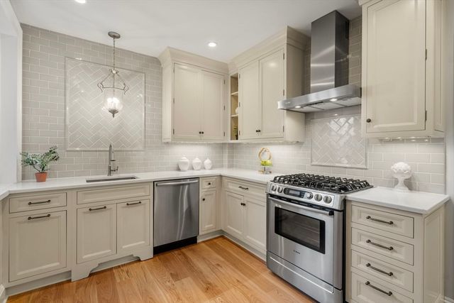 135 Beaconsfield Rd 1, Brookline, MA 02445