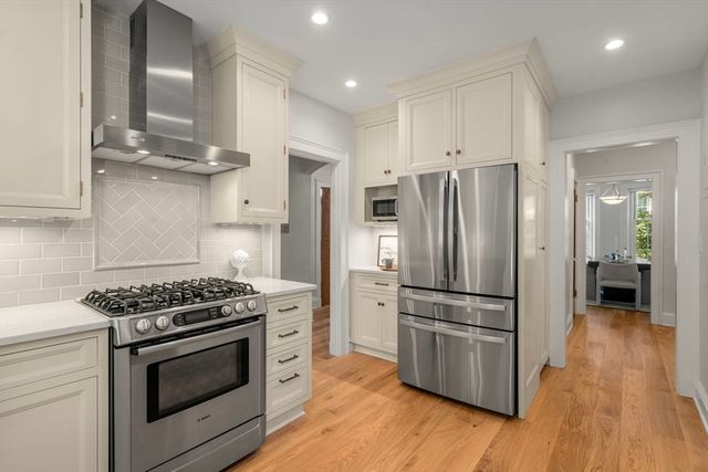 135 Beaconsfield Rd 1, Brookline, MA 02445