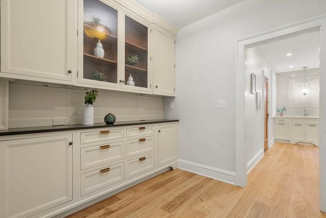 135 Beaconsfield Rd 1, Brookline, MA 02445