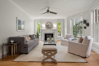 135 Beaconsfield Rd 1, Brookline, MA 02445