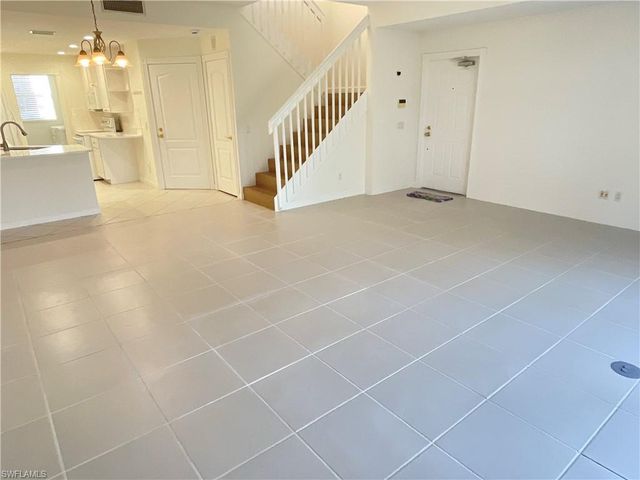 5549 Cove CIR # 79, Naples, FL 34119