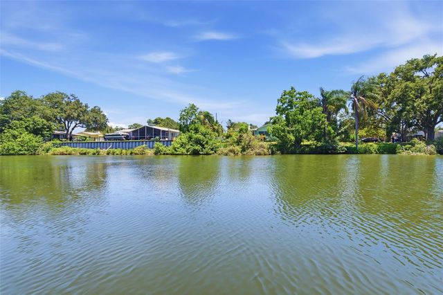 2396 6TH AVENUE SW, Largo, FL 33770