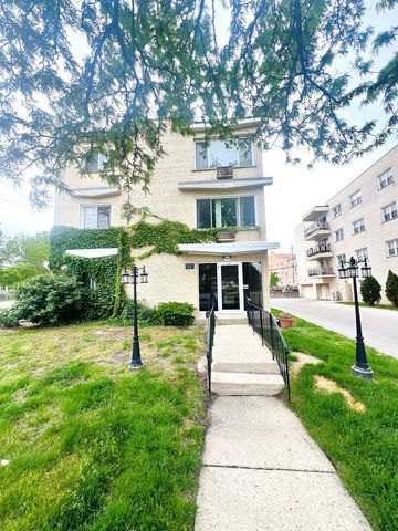 8152 Elmwood Avenue G4, Skokie, IL 60077