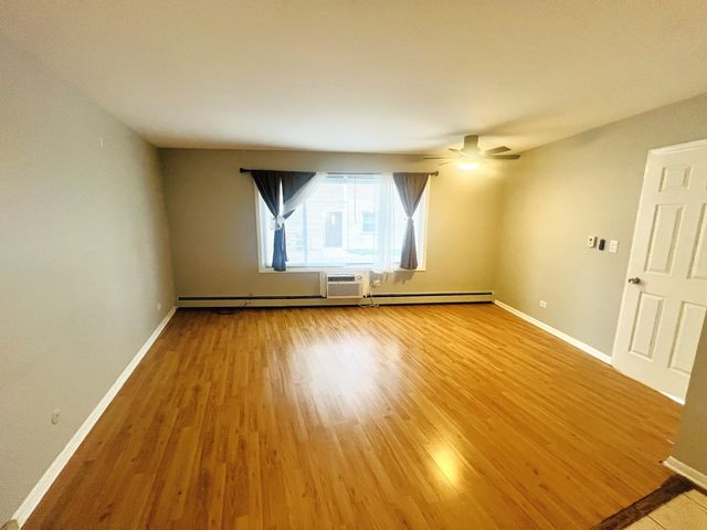 8152 Elmwood Avenue G4, Skokie, IL 60077