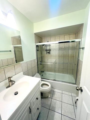 8152 Elmwood Avenue G4, Skokie, IL 60077