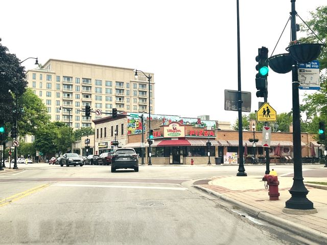 8152 Elmwood Avenue G4, Skokie, IL 60077