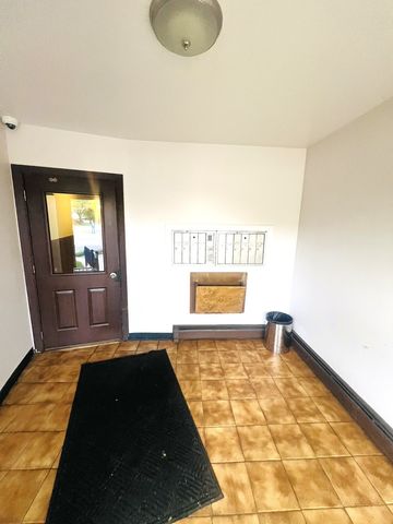 8152 Elmwood Avenue G4, Skokie, IL 60077